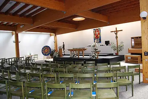 Innenansicht der katholischen Kirche