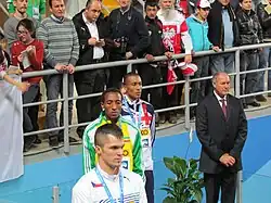 Andrew Osagie (hinten, bei der Siegerehrung der Hallen-WM 2012) kam auf den fünften Platz