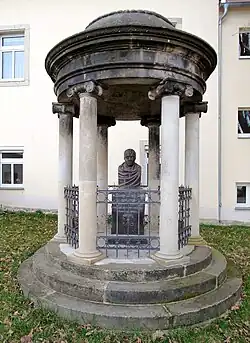 Monopteros im Park der Villa Schaaffhausen