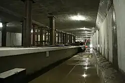 Bahnsteig vom Gleistrog aus gesehen, Mai 2014