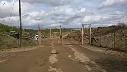 Das Eingangstor zur Zeit des Erdlagers