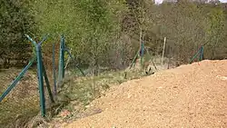 Originale Umzäunung mit entferntem Stachel- bzw. NATO-Draht