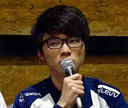 Bengi (links) und Faker (rechts) gewannen drei Mal die Weltmeisterschaft.