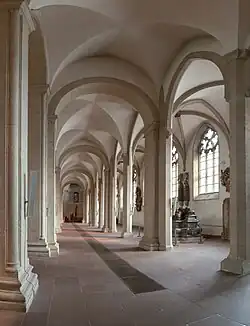 Südseitenschiffe: inneres m. Kreuzgratgewölben, äußeres spitzbogige Rippengewölbe