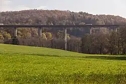 Talbrücke Unterrieden bei Altdorf. Hier erreicht die Autobahn die Fränkische Alb