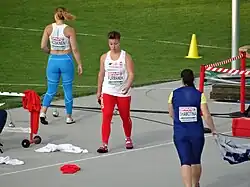 Katarzyna Furmanek (rote Hose) – ausgeschieden mit 67,62 m