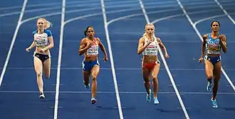 Halbfinale drei: (v. l. n. r.): Amy Allcock, Madiea Ghafoor, Justyna Święty-Ersetic, Libania Grenot