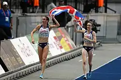 Bronzemedaillengewinnerin Laura Weightman (links, rechts neben ihr: Laura Muir)