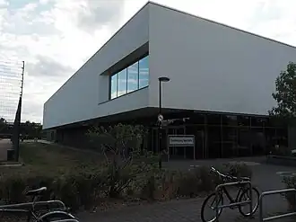 Die Fassade der Großsporthalle Hämmerlingstraße
