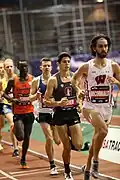 Morgan McDonald (weißes Trikot) Rang sieben in 13:30,73 min