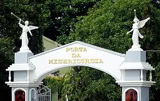 Eingang zum Kirchenvorplatz