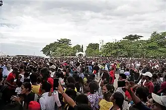 Die Besucher des Festes