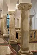 Säulen am Treppenaufgan