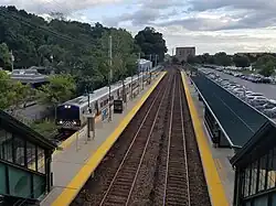 Typ M7 im Bahnhof Ossining auf der Hudson Line (2022)