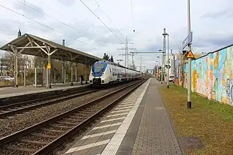 Bahnsteige Leverkusen-Manfort mit RB48 (2022)