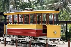 Museal erhaltener Triebwagen mit Brill-Fahrgestell beim Samut Prakan Observation Tower