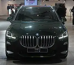 Front mit Lichtsignatur