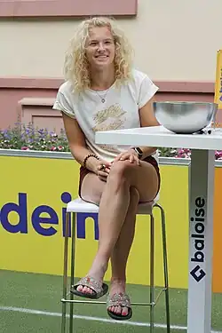 Die Siegerin 2023 während einer Autogramm­stunde in der Turnierwoche