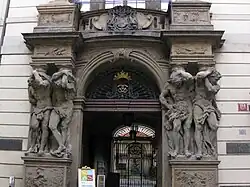Prag, Palais Clam-Gallas, Portal mit Atlanten