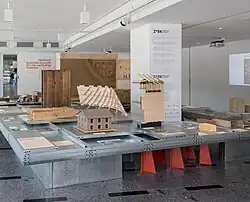 Ausstellungsansicht „Martkreif! Regionale Baustoffe für eine nachhaltige Bauweise“ im ZfBK im Kulturpalast, 2023
