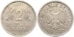 2-D-Mark-Münze von 1951 bis 1958 (Vorderseite links, Rückseite rechts)