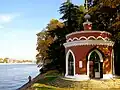Muttergottes-Kapelle (1953–1954 mit Pjotr Areschew, erneuert 2002), Kamenoostrowski-Schlosspark, St. Petersburg