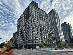 Wohnhochhaus 550 Vanderbilt am östlichen Ende des Parks