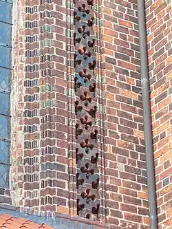 Fenstergewände und Blendmaßwerk