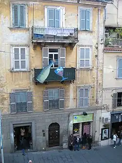 Typische Hausdekoration während des Festes