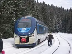 844.023 auf dem Bahnhof Pernink (Karlovarský kraj, 2015)