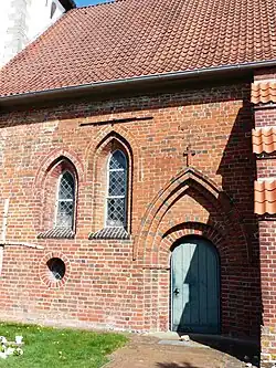 Westliche Südwand mit Portal