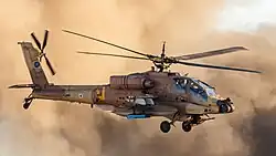 Ein AH-64A Apache Peten der 190. Staffel „Magic Touch“ während einer Übung im Dezember 2023
