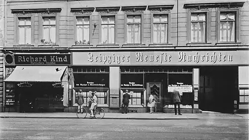 Ladengeschäft und Betriebszugang im Peterssteinweg 19–21 nach 1910