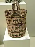 Ton-„Tasche“ mit Doppelaxtsymbolen, Nachpalastzeit (1450–1200 v. Chr.)