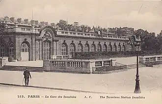 Empfangsgebäude des alten Bahnhofs Invalides an der Esplanade des Invalides