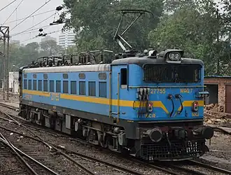 WAG-7 27755 im ursprünglichen, hellblauen Anstrich in New Delhi (April 2016)