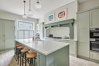 Küche mit Kücheninsel