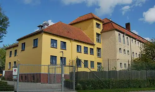 Die 1908 als Marinearrestanstalt erbaute Abteilung Wilhelmshaven wurde seitdem vielfältig genutzt