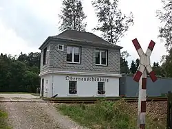 Abzw Neuschönberg, Vorderseite des Stellwerks Oberneuschönberg (2017)