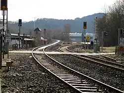 Blick in Richtung Breidenstein am Abzweig der Scheldetalbahn, rechts die Obere Lahntalbahn nach Laasphe (2018)
