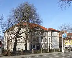 Hauptfassade, Ansicht von Südosten (2015)