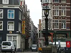 Straßenszene in der Amsterdamer Chinatown: Stormsteeg Ecke Geldersekade