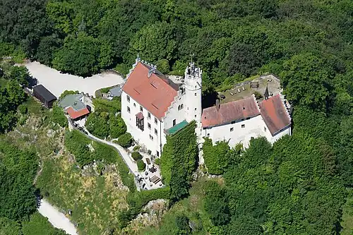 Burg Gößweinstein von Südosten aus der Luft gesehen (2023)