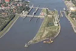 Leitwerke am Nord-Ostsee-Kanal in Brunsbüttel