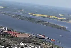 Blick auf Pagensand und den Seehafen Stade