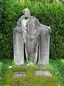 Alfred Reinhart-Meier (1873–1935) Unternehmer, Mäzen. Johann Caspar Reinhart-Hess (1798–1871) Unternehmer, Politiker, Paul Reinhart-Sulzer (1836–1902) Unternehmer.Familiengrab, Friedhof Rosenberg, Winterthur