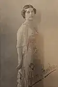Aline Sanden im Jahr 1911 mit Autogramm