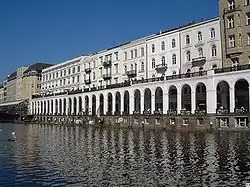 Alsterarkaden in Hamburg (Arkadengang)