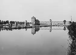 Die alte Staustufe Krotzenburg von Großkrotzenburger Seite. Quelle ist die Bundesanstalt für Wasserbau