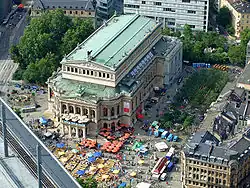 Das Opernhaus gesehen vom Main Tower